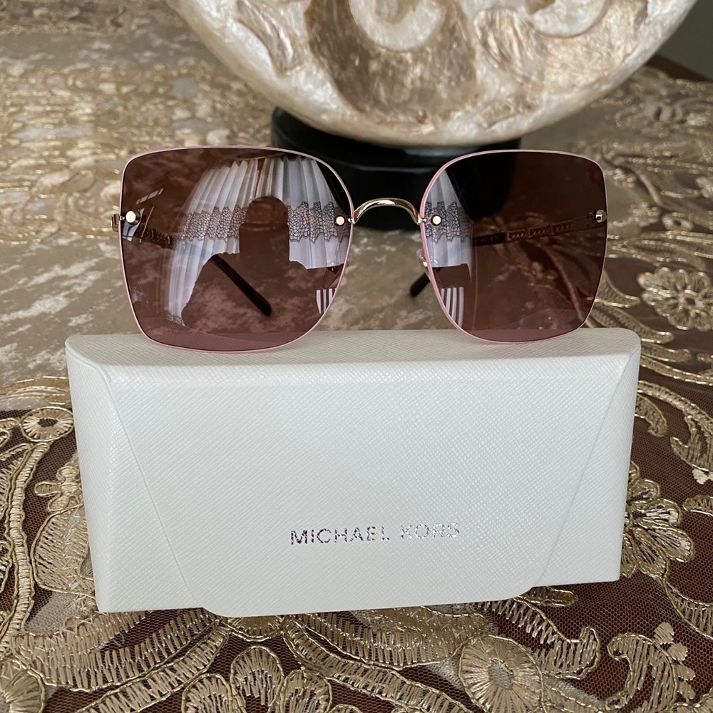 Michael Kors 60MM oversized sunglasses - Picture 3 of 13